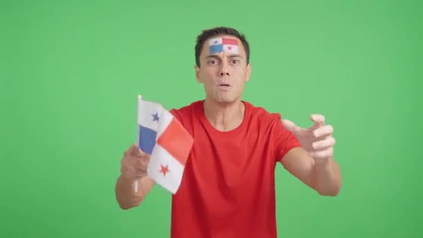 Video Studiu Chromou Muže Mávající Panamskou Národní Vlajkou Naštvaný Rozhodnutí — Stock video
