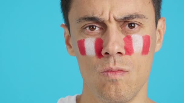 Video Studio Chroma Close Serious Man Peruvian Flag Painted Face — Stock Video