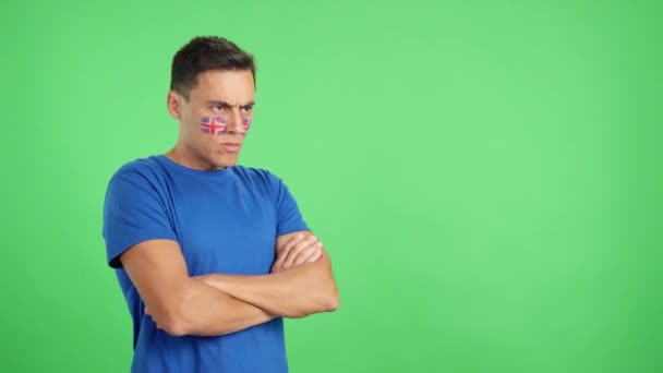 Vídeo Estúdio Com Croma Homem Com Bandeira Britânica Pintado Rosto — Vídeo de Stock