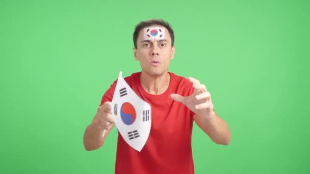 Відео Студії Хромою Чоловіка Махає Південнокорейським Національним Прапором Сердитий Арбітрами — стокове відео