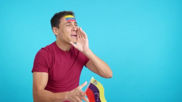 Video Estudio Con Croma Hombre Nervioso Animando Venezuela Durante Emocionante — Vídeos de Stock