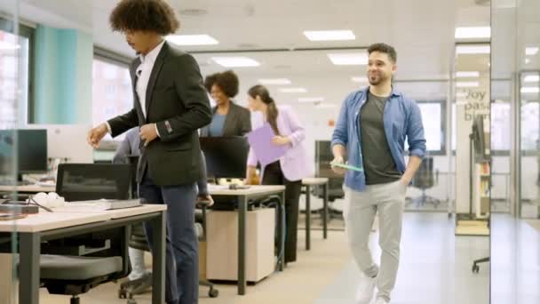 Horizontal Slow Motion Video Multi Ethnic Young Coworkers Arriving Modern — Stock Video