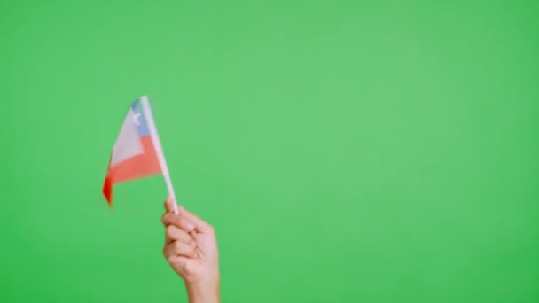 칠레의 국기의 페넌트를 옆에서 측면으로 흔들리는 크로마와 스튜디오에서 비디오 — 비디오