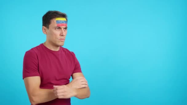 Video Studio Chroma Man Venezuelan Flag Painted Face Looking Away — Stock Video