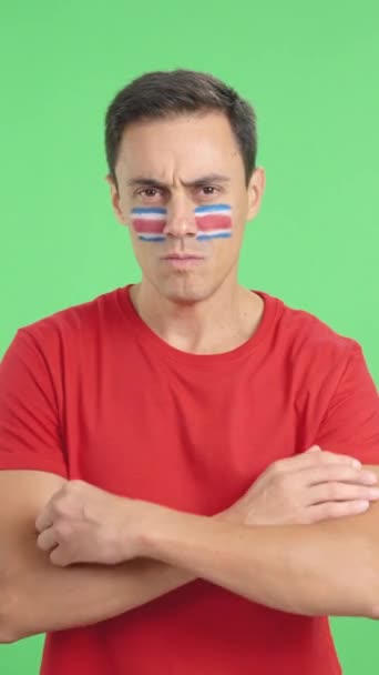 Video Studiu Chromou Důstojného Seriózního Muže Costa Rican Vlajkou Namalované — Stock video