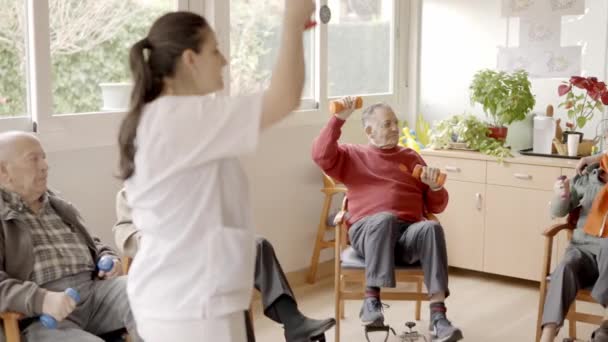 Slow Motion Video Van Een Senior Gymles Een Verpleeghuis — Stockvideo