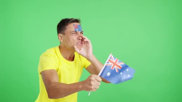 Video Estudio Con Croma Hombre Animando Australia Gritando Ondeando Una — Vídeos de Stock