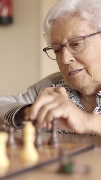 Slow Motion Video Two Senior Friends Playing Chess Board Game — Stock Video