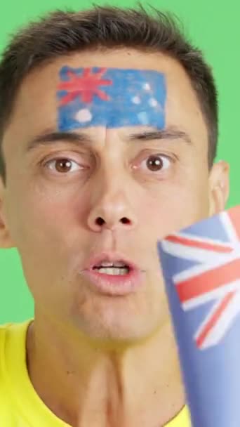 Avustralya Ulusal Bayrağı Taşıyan Adam Bir Hakeme Kızgın — Stok video