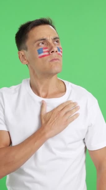 Video Studio Chroma Usa Patriot Listening National Anthem Solemnity — Stock Video