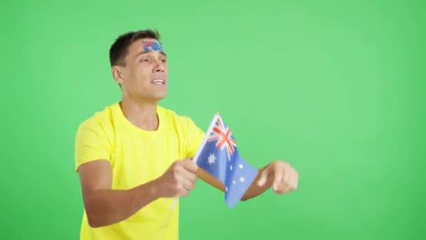 Video Estudio Con Croma Hombre Nervioso Animando Australia Durante Emocionante — Vídeos de Stock