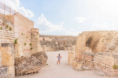 Roma 'nın Segobriga şehrinin amfitiyatrosu bir yaz günü
