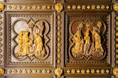 Floransa, İtalya, 5 Ocak 2024: Vaftizci Aziz John İsa 'yı vaftiz ediyor. Vaftizhanenin orijinal kapısı Aziz John 'un hikayeleriyle dolu. Güney kapısı. Andrea Pisano