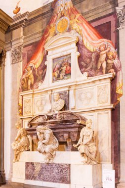 Floransa, İtalya, 6 Ocak 2024: Santa Croce Fransisken Bazilikası 'nda Michelangelo' nun Mezarı