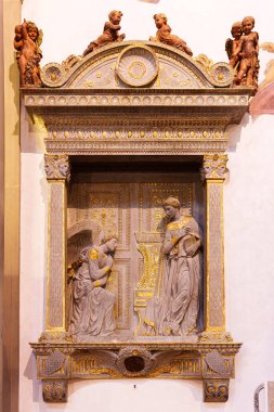 Florence, İtalya, 6 Ocak 2024: Annunciation Cavalcanti, Donatello. Santa Croce. Floransa