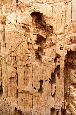 Bir dağ duvarının arka plan fotoğrafı. Caminito del Rey