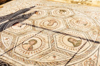 Planetaryum Evi 'nin mozaiği, Roma' nın İtalya şehrinde, haftanın günlerine isim veren tanrıların temsili.