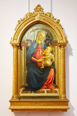 Florence, İtalya, 4 Ocak 2024: Madonna ve çocuğu tahta çıkarıldı, Gül Bahçesi 'nden Madonna. Botticelli. Uffizi Galerisi