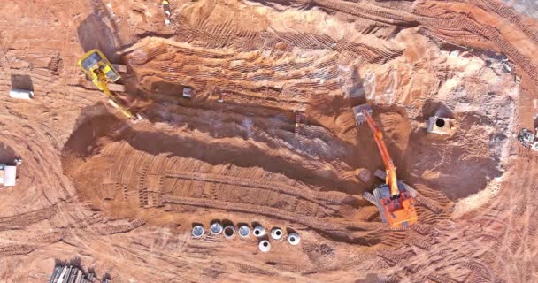 Des Excavatrices Creusent Des Tranchées Pour Pose Des Égouts Relient — Video
