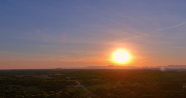 日落时分 自然景观中色彩斑斓的天空一片橙色 — 图库视频影像