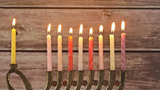 Las Velas Menorah Están Encendidas Por Preparación Judía Para Hanukkah — Vídeos de Stock