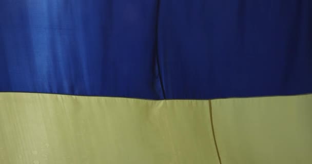 Kék Sárga Színek Szövet Hajlított Zászló Ukrajna — Stock videók