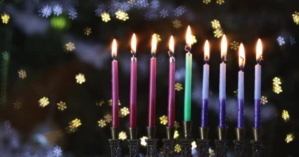 光明节是犹太人的节日 因为在光明节的背景上 有点燃的蜡烛在燃烧 — 图库视频影像