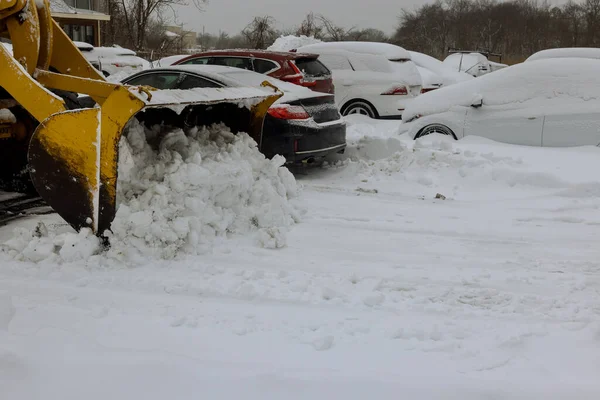 Зимой После Сильного Снегопада Нужно Очистить Снег Трактором Помощью Автоматизации — стоковое фото