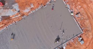 İnşaat alanlarında çimentoyu parlatma ve düzleştirme amaçlı havan topu döşemeleri