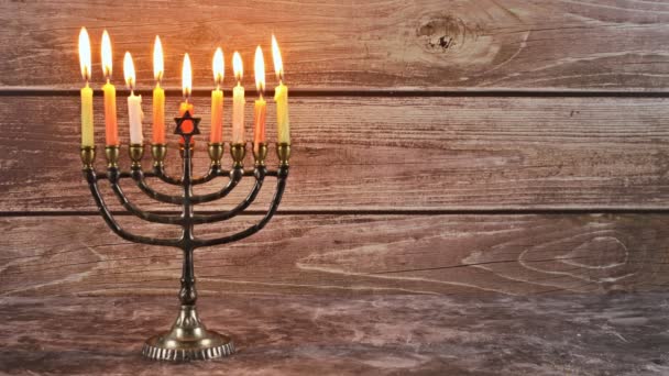 Εβραϊκό Κερί Ανάβει Στη Μενόρα Μέρος Των Προετοιμασιών Για Γιορτή — Αρχείο Βίντεο