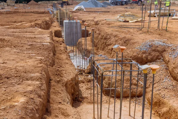 Trench Voor Betonnen Fundering Versterkt Met Stalen Staven Rebar Draden — Stockfoto