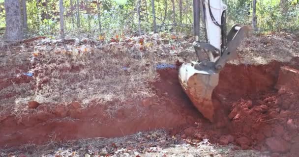 履带式挖掘机在工地挖土施工中的履带式挖掘机 — 图库视频影像