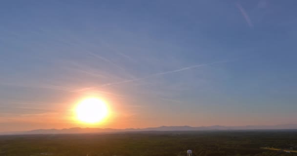 Krásná Panoramatická Obloha Západu Slunce Nad Mraky Úžasným Dramatickým Světlem — Stock video