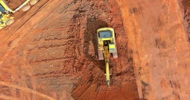 Fim Preparar Terreno Para Construção Uma Escavadeira Carrega Caminhões Descarga — Vídeo de Stock