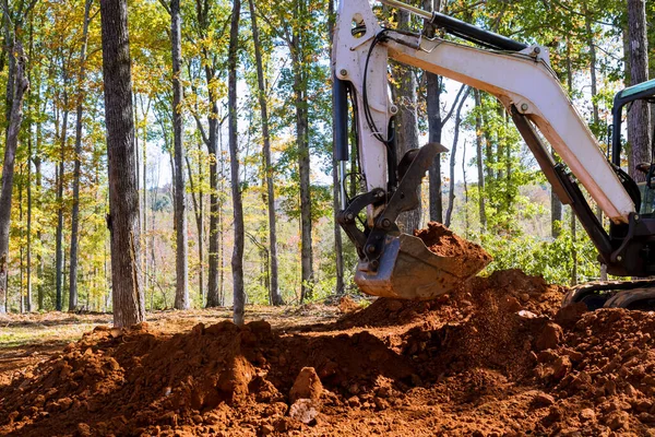Cubo Excavadora Cava Tierra Cerca Del Bosque Sitio Construcción —  Fotos de Stock