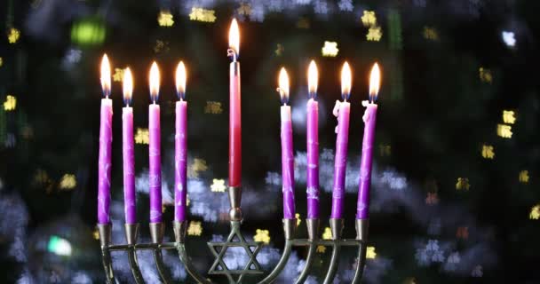 ハヌッカのお祝いのためのユダヤ教の伝統的な休日のシンボルを照明Hanukkiah Menorahキャンドル — ストック動画
