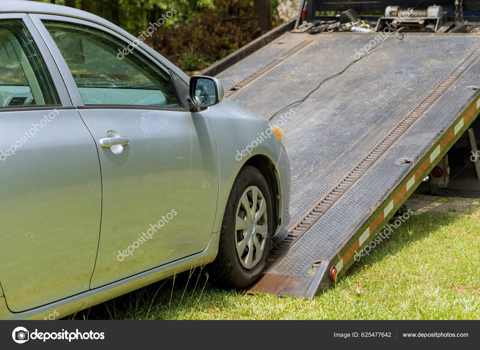 Loading Damage Broken Car Tow Truck Vehicle Working Towing Service