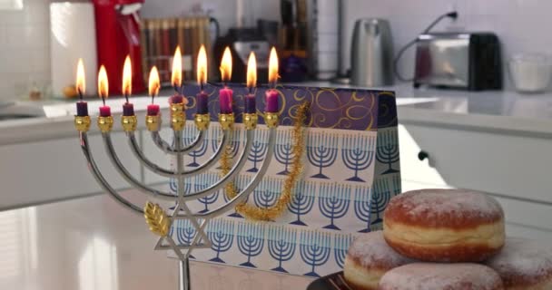 Jüdischer Feiertag Chanukka Symbole Auf Chanukka Menora Verschwimmen Hintergrund — Stockvideo