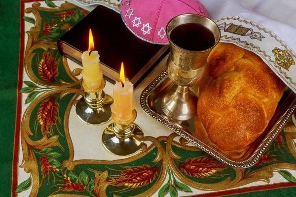 Купують Шалом Традиційної Єврейської Суботній Ритуальних Халу Хліб Вино — стокове фото