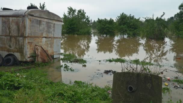 Şiddetli Yağmurun Ardından Tarlada Akan Bölgede Sel Hasarına Yol Açtı — Stok video