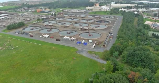 现代废水处理厂污水处理设施 包括净化水曝气池过滤系统 — 图库视频影像