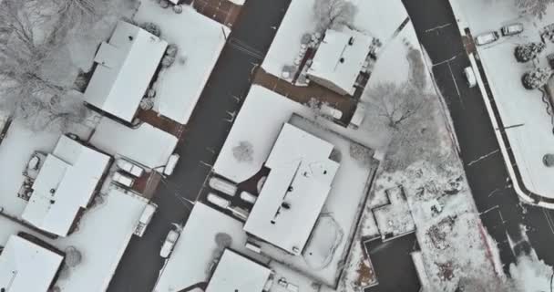 在美国新泽西州的严冬季节 没有什么比空中观看雪地的美国小镇更引人注目的了 — 图库视频影像