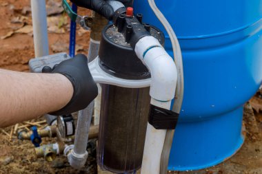 Evin yakınındaki temiz suyun yerine kullanılabilecek filtrelerin profesyonel işçi tarafından yenilenmesi ile yapılmıştır.