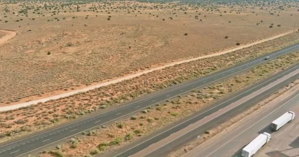 全景高速公路位于美国新墨西哥州圣约翰以西的沙漠环境中 — 图库视频影像