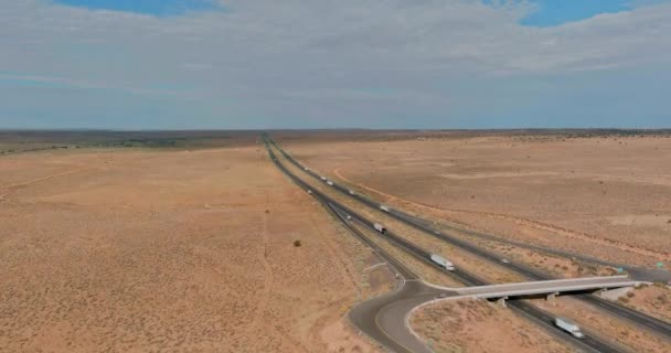 美国全景高速公路位于美国新墨西哥州圣约翰附近沙漠环境的西边 — 图库视频影像