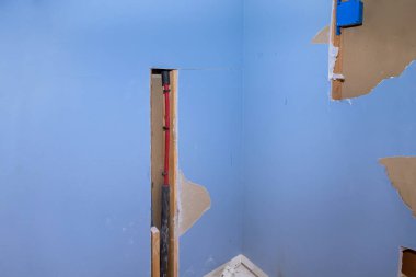 Şu anda yapım aşamasında olan ve tadilatta olan eski bir mutfağın tadilatı devam ediyor.