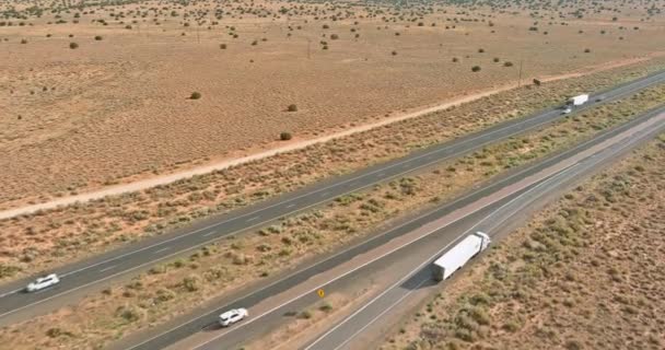 这是美国高速公路的全景 位于美国圣约翰附近的沙漠环境中 — 图库视频影像