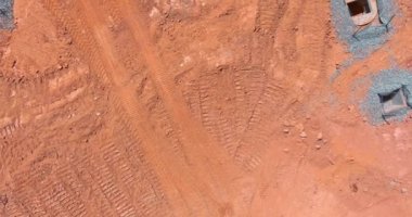 Stormwater çukurlarının yeraltı inşaatı hijyenik kanalizasyon kanalizasyon girişlerini kapatıyor.