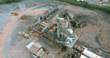 Asfalt üretimi için sıcak karışımlar üreten fabrika