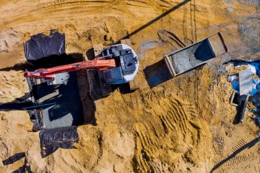 Yeşil yeraltı yağmur suyu hasat sistemi ticari alanların etrafına kurulmuştur. Böylece fırtına suları çevre dostu bir şekilde toplanabilir.